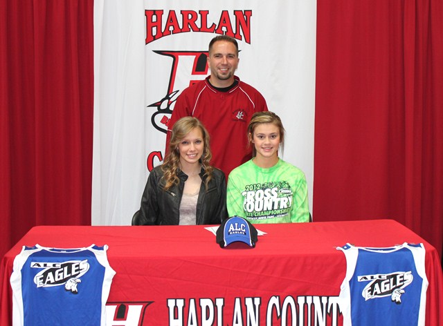 Women’s Cross Country Signs Two Harlan Stars