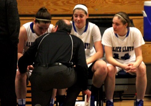 Lady Eagles Rout IU Southeast