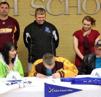 Eagles Baseball Signs McCreary’s Wallen and Brown