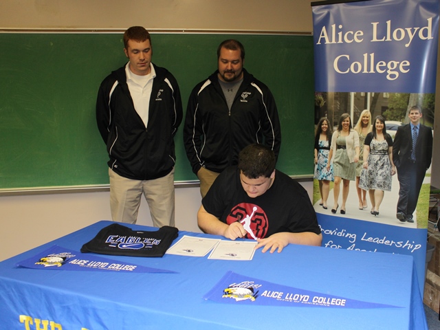 Men’s Tennis Inks Maggard and Gullett