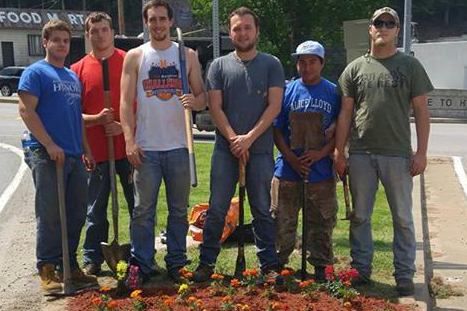 ALC Students Serve the Community One Flower at a Time