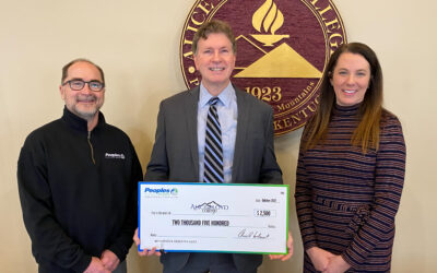 Peoples Bank Foundation Presents Gift to Alice Lloyd College